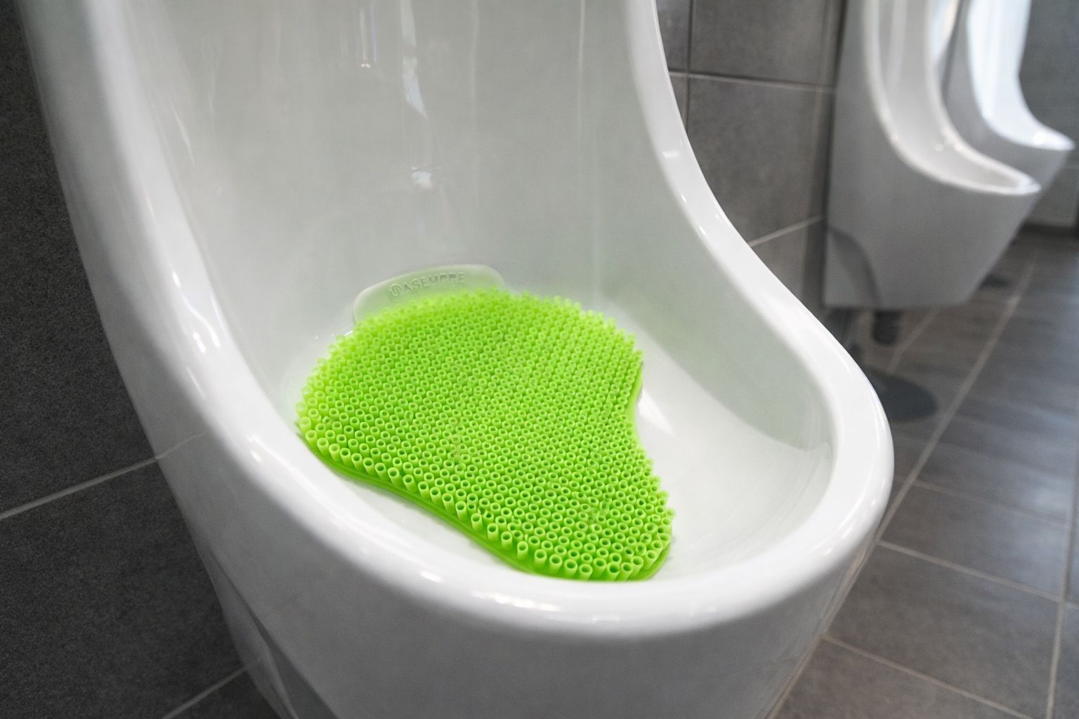 Tapete Premium para Mingitorio Antisalpicaduras ASEMPRE 911 – Paquete con 10 Piezas